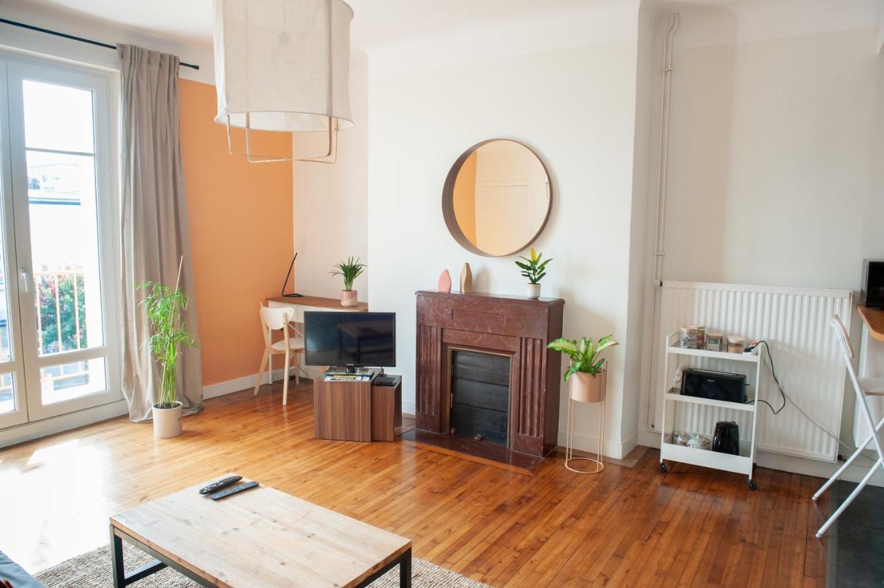 Appartement Spacieux Avec Balcon Et Parking 布雷斯特 外观 照片